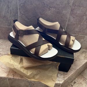 Chaco Mens Wayfarer sandals 11 ~ brown leather NIB